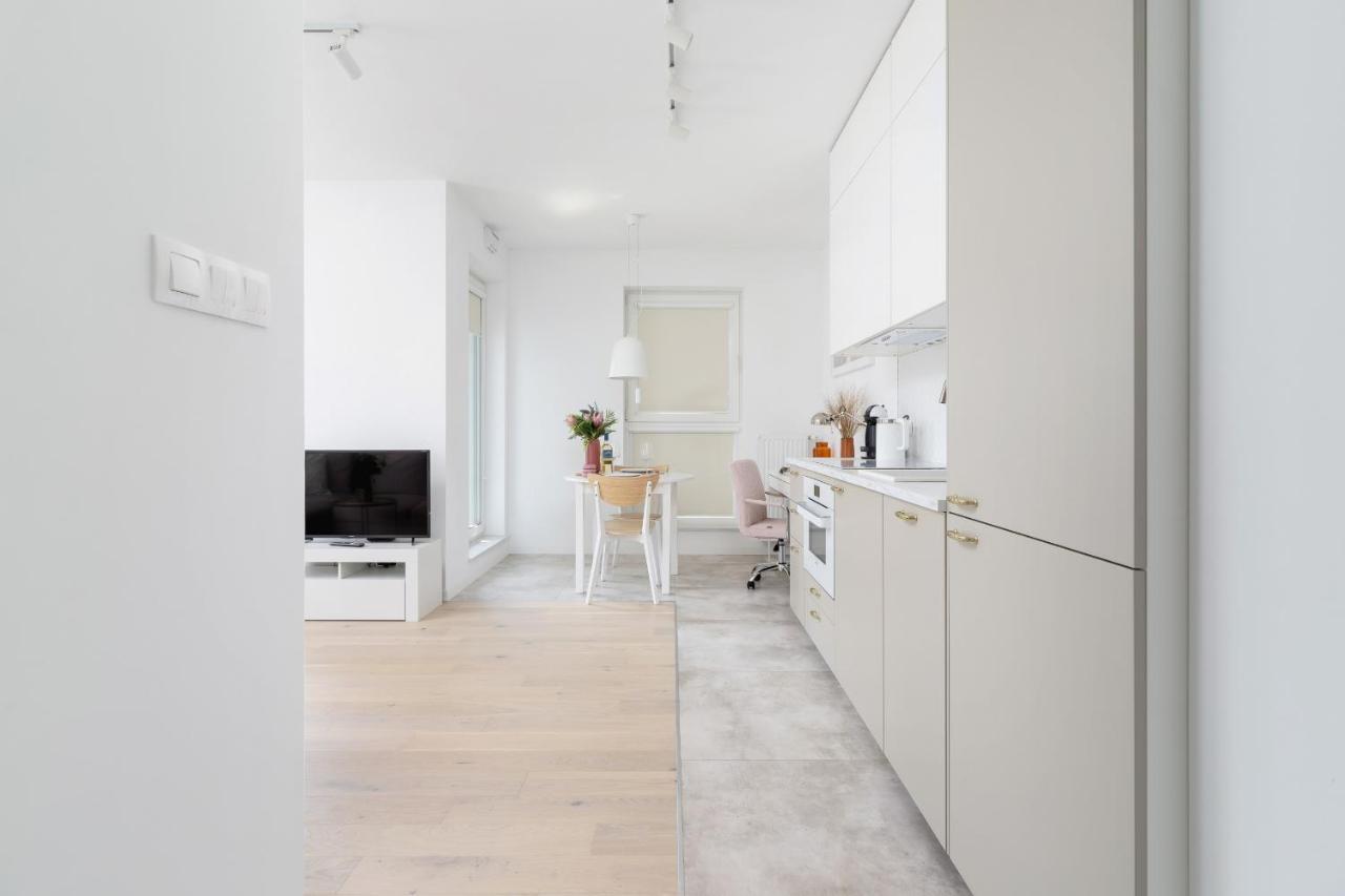 With Balcony & Parking Mogilska By Renters Prestige Krakow