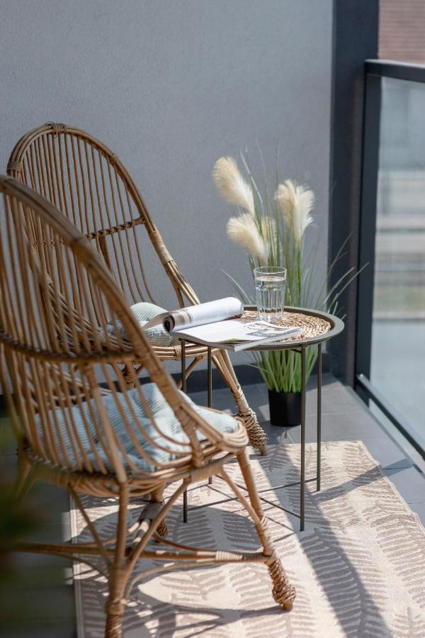 With Balcony & Parking Mogilska By Renters Prestige Apartment Krakow